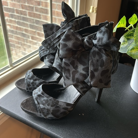 Deb Cheetah Print Heels - Picture 1 of 6